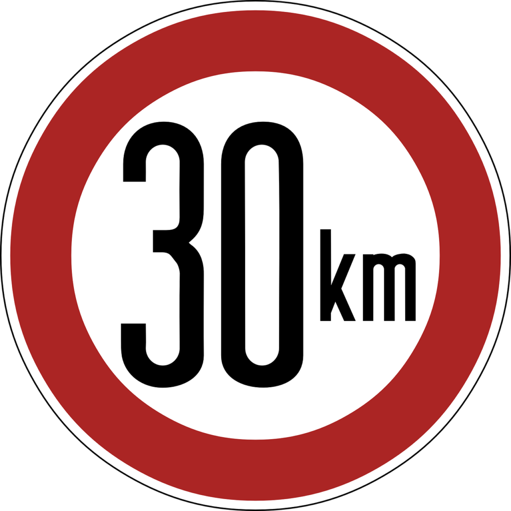 cartello di divieto di superare i 30 km/h
