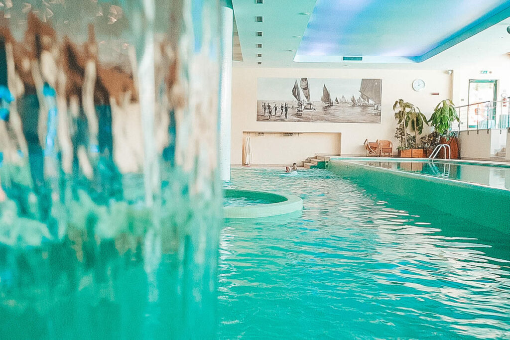 fotografia di una piscina termale