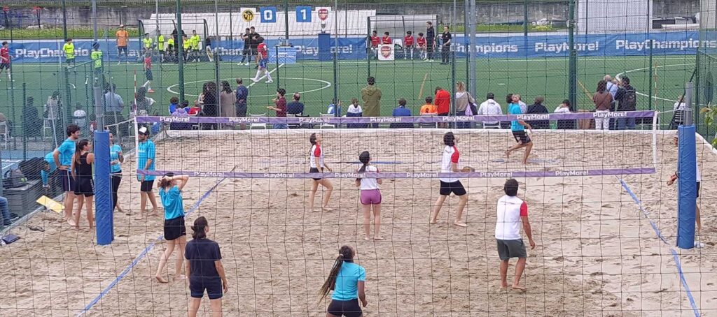 Fotografia del campo di beach volley e di calcio di PlayMore