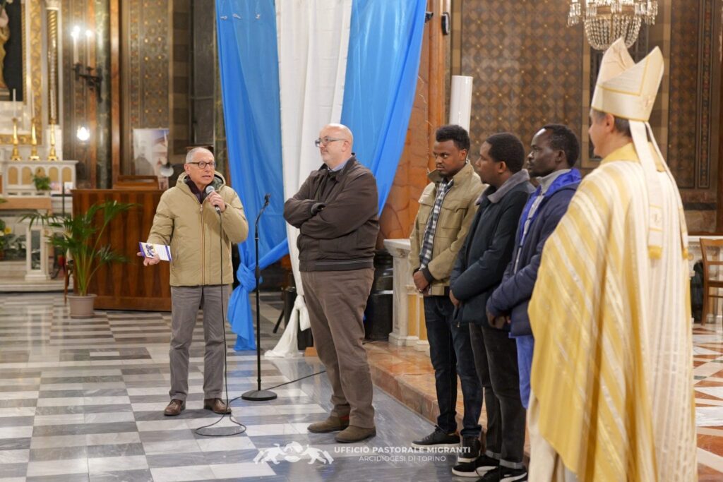 Fotografia di Adriano Moraglio con l’arcivescovo di Torino mons Roberto Repole