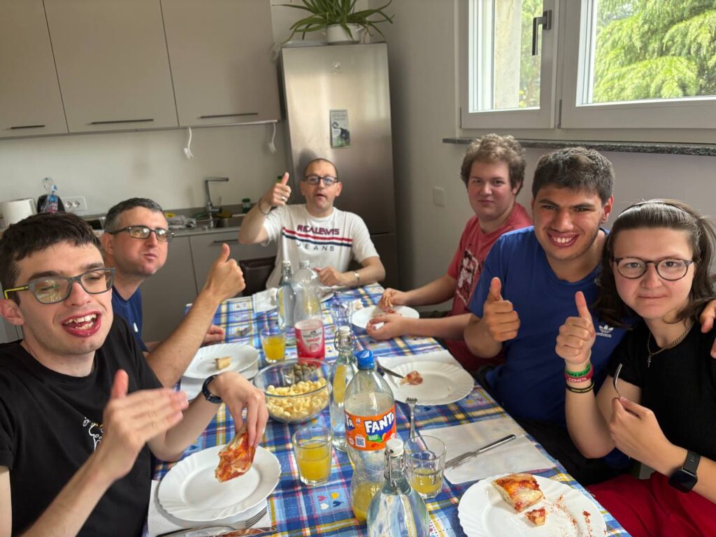 Fotografia di un pranzo in appartamento
