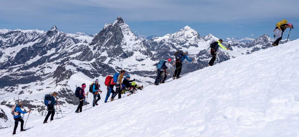 Fotografia dell'ascesa degli Alpinisti InSuperAbili verso il Breithorn