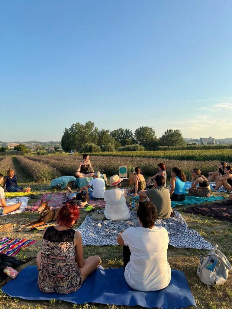 Fotografia di una sessioni di Mindfulness a Transumare