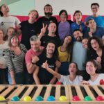 L’arte circense e giocoleria funzionale come strumenti di inclusione Fotografia di Francesco Boni al centro con alcuni partecipanti