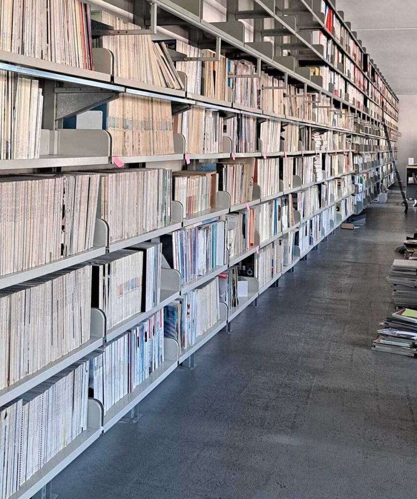 Fotografia di un grande archivio cartaceo