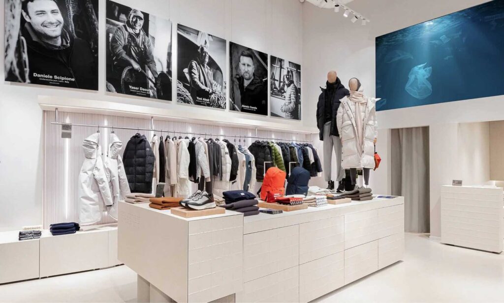 fotografia dell'interno del negozio Ecoalf